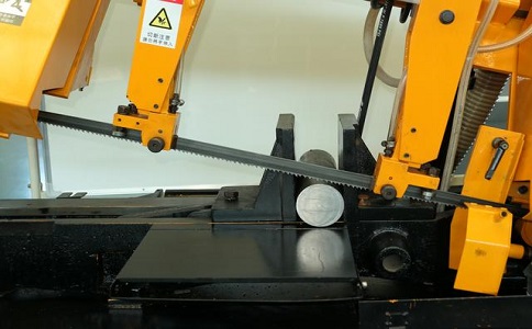 玉州数控带锯床自动送料精度会出现偏差吗？